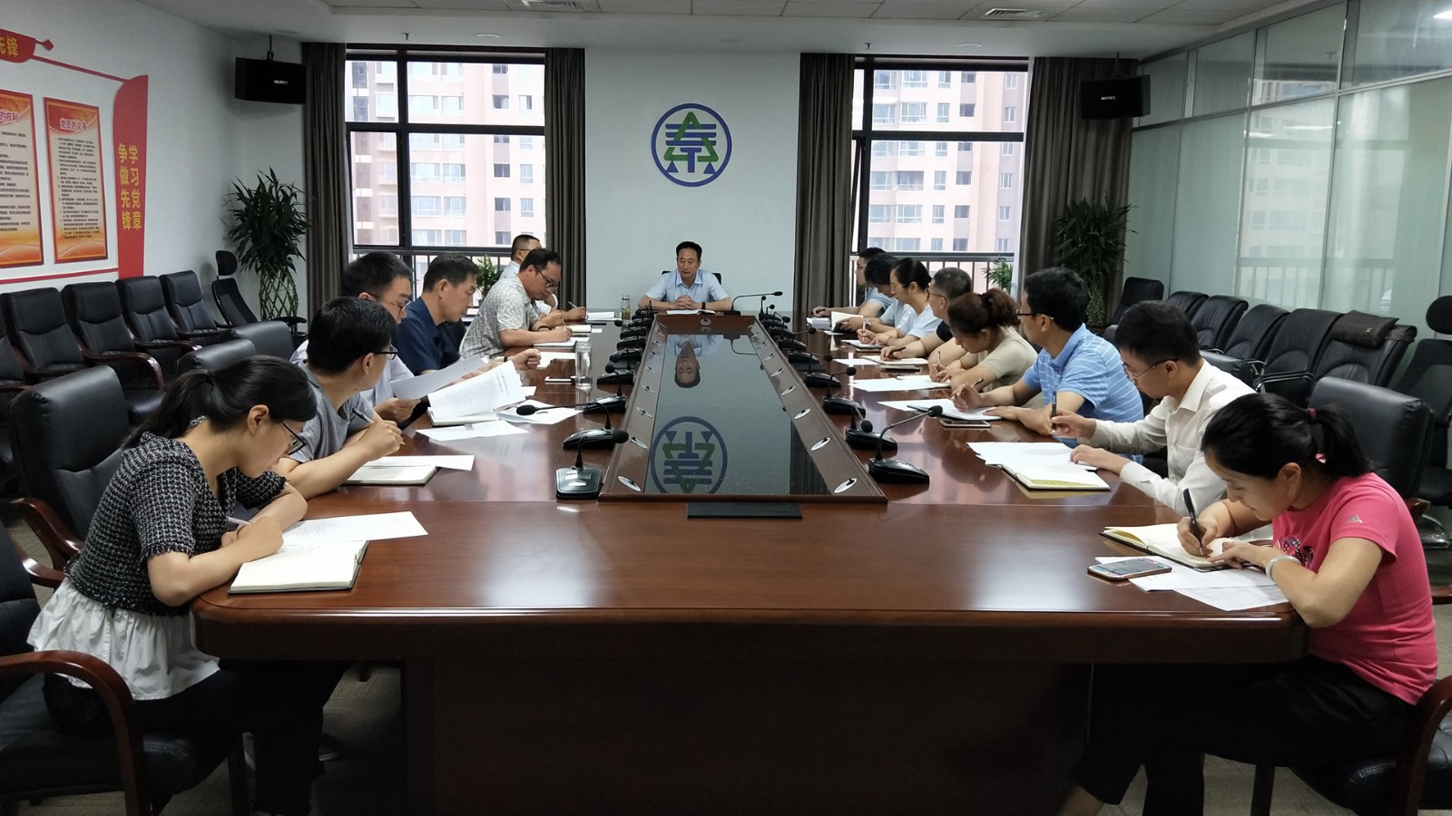 固廢公司傳達落實集團領(lǐng)導(dǎo)干部會議精神.jpg